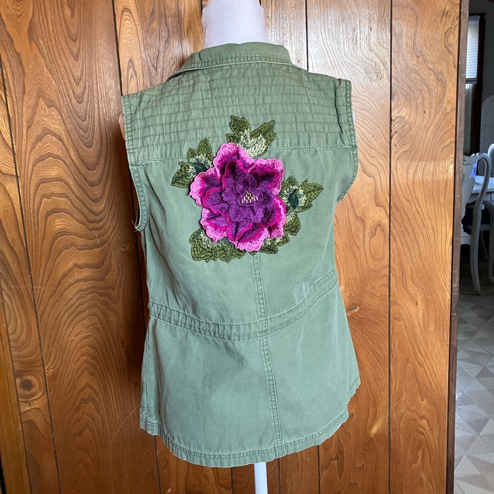 MERONA EUC vest green with flower on the back size small. - Picture 4 of 6
